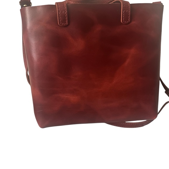 Portland Leather Medium Crossbody Tote Bag in Rosso - Picture 4 of 7